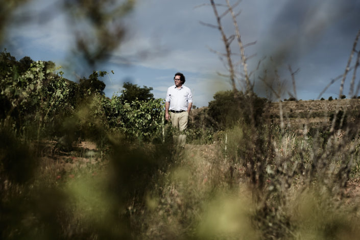 Bertrand Sourdais von Bodegas Antídoto in einer seiner Parzellen