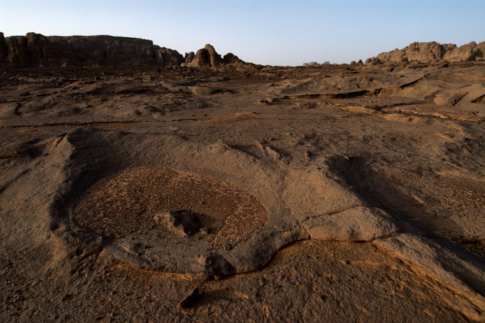 Wüstenboden mit Steinkreis